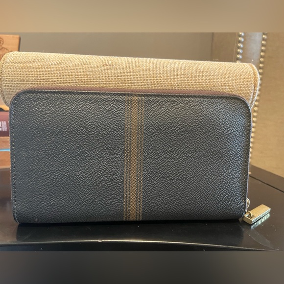 EUC Tory Burch black with tan stripe zip around wallet vintage from Saks - Picture 3 of 9